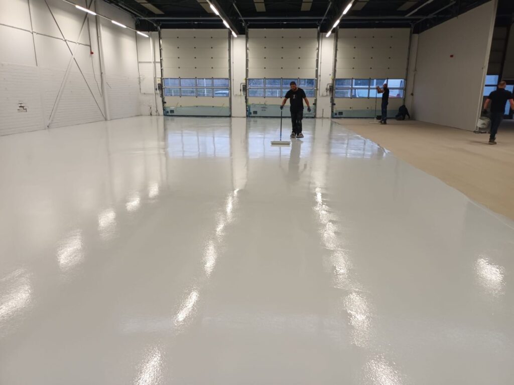 Lees meer over het artikel Antislip epoxy vloer van ruim 700 m2 Roermond